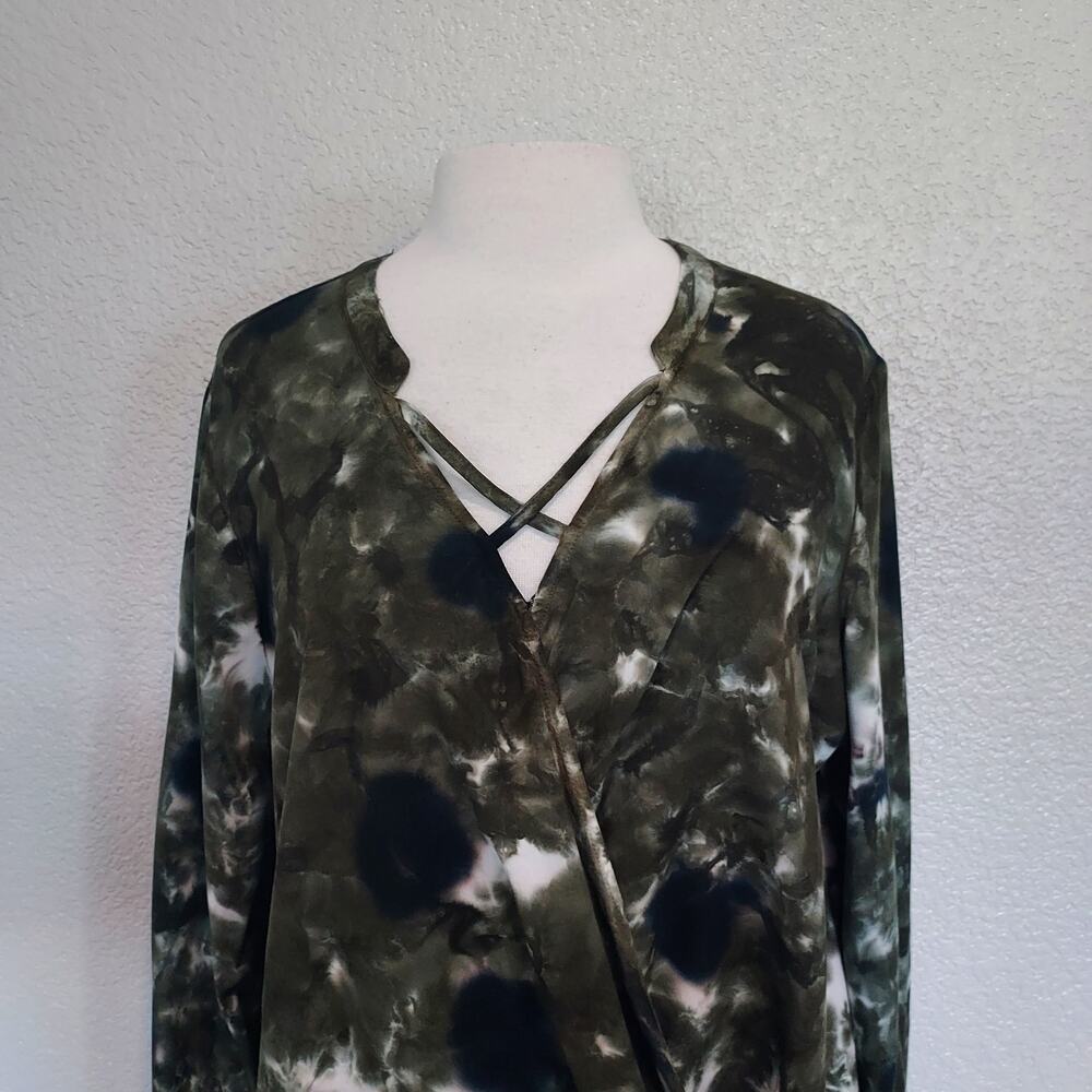 Rock & Republic Army Green Tie Dye Wrap Front Long Sleeve V-neck Blouse Size XL - Picture 2 of 11